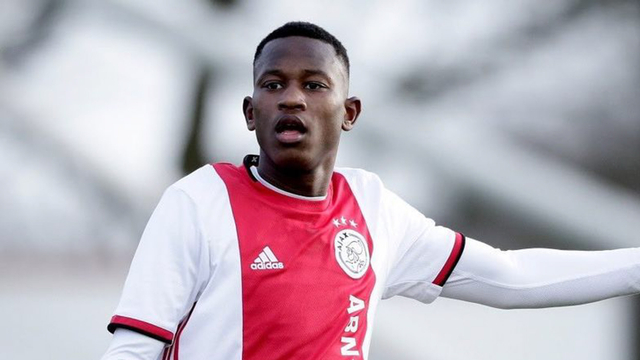 Pemain Ajax Amsterdam Neraysho Kasanwirjo. Foto: Instagram @ neraysho