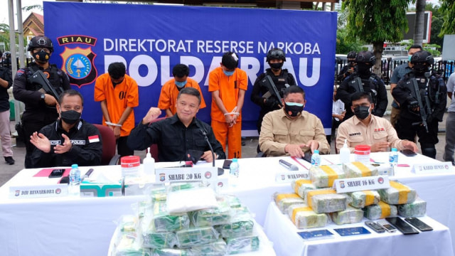 Bersih-bersih Kapolda Riau, 3 Kompol Terlibat Narkoba Disikat (73851)