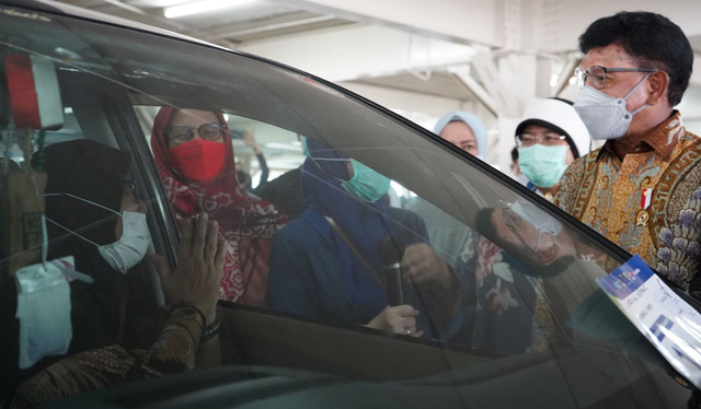 Menkominfo Tinjau Sentra Vaksin Indonesia Bangkit, 5.700 Warga Sudah Divaksin (262934)
