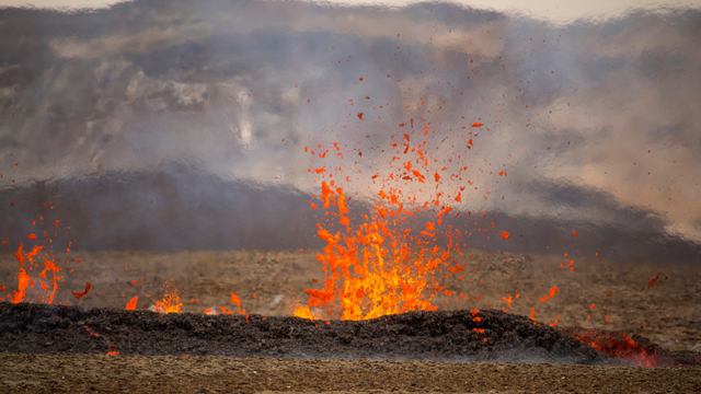 Foto: Semburan Uap dan Lava dari Celah Baru di Gunung Berapi Islandia (92924)