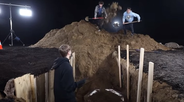Aksi nekat YouTuber kubur dirinya hidup-hidup di dalam peti mati selama 50 jam. (Foto: YouTuber/MrBeast)