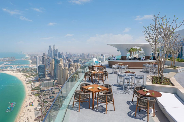 Kalahkan Singapura, Dubai Punya Infinity Pool Tertinggi di Dunia (3)