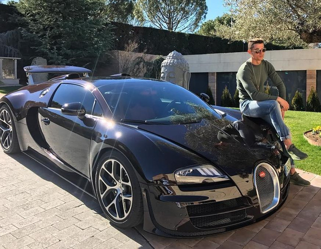 Intip Bugatti Spesial & 11 Mobil Ronaldo yang Tembus Rp 320 Miliar (194966)