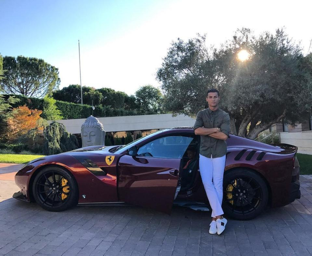 Intip Bugatti Spesial & 11 Mobil Ronaldo yang Tembus Rp 320 Miliar (194970)