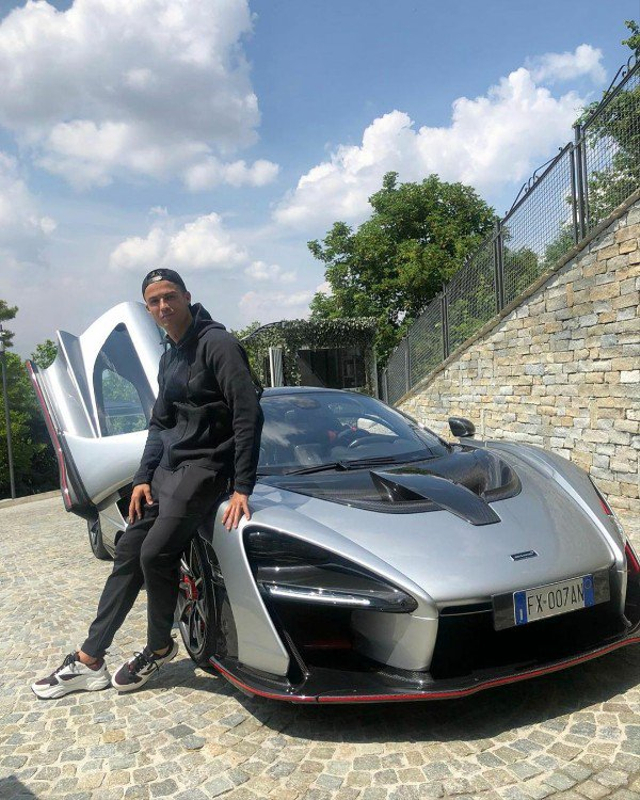 Intip Bugatti Spesial & 11 Mobil Ronaldo yang Tembus Rp 320 Miliar (194972)