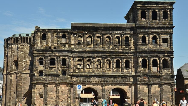 Salah satu bangunan bergaya Romawi Kuno di kota Trier, Jerman