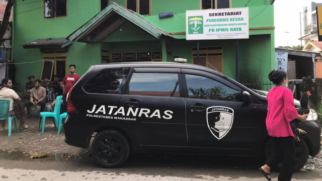 Asrama mahasiswa dari Ikatan Pelajar Mahasiswa Indonesia Luwu Raya (IPMIL Raya) diserang dan dilempari bom molotov oleh orang tak dikenal di Jalan Kijang, Kota Makassar, Sulsel. Foto: Dok. Istimewa