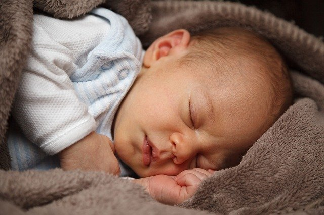 inilah penyebab biang keringat pada bayi yang harus dihindari para ibuBiang keringat pada bayi bisa mengganggu tidur pulasnya. Foto: Pixabay