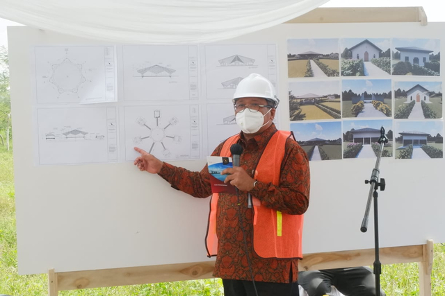 Rektor Itera Ofyar Z Tamin saat menunjukkan desain bangunan RIMA Itera, Rabu (7/4) | Foto : Sidik Aryono/ Lampung Geh