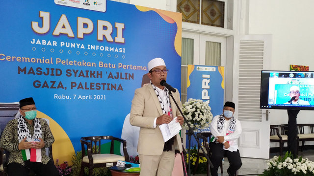 Gubernur Jawa Barat Ridwan Kamil di Gedung Pakuan Bandung, Rabu (7/4).
 Foto: Rachmadi Rasyad/kumparan
