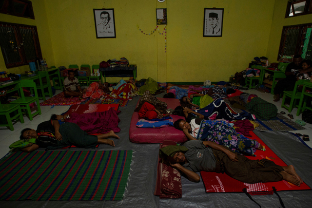 Foto: Pengungsi Banjir Bandang di NTT (117242)
