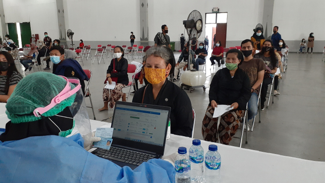 500 Abdi Dalem Keraton Yogyakarta Divaksin Corona (99396)