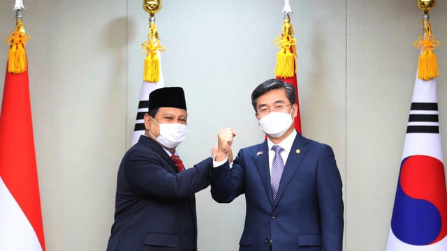 Menteri Pertahanan RI Prabowo Subianto saat temui Menteri Pertahanan Korea Selatan Y.M. Suh Wook. Foto: Humas Kemenhan