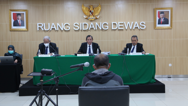 Dewan Pengawas KPK menggelar sidang putusan pelanggaran kode etik pegawai KPK di Gedung KPK C1, Jakarta, Kamis (8/4).  Foto: Humas KPK