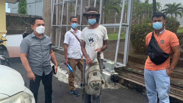Warga Negara India ditahan setelah palak warga Bali. Foto: Dok.Kemenkum HAM Bali. 