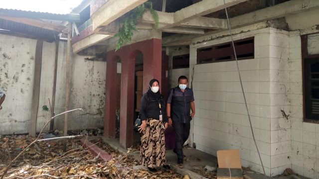 DPRD Bolmut Cek Langsung Kondisi Asrama Mahasiswa di Palu yang Rusak (131219)