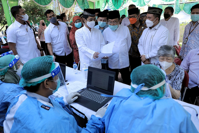 DMI-Kemenkes Mulai Program Masjid Sentra Vaksinasi Corona, 500 Lansia Disuntik (194133)