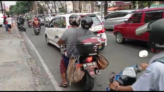 Kondisi Jalan Teuku Umar Bandar Lampung, Jumat (9/4) Sore