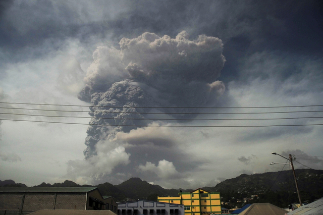 Gunung berapi La Soufriere setelah meletus di pulau Karibia timur St. Vincent.
 Foto: Robertson S. Henry/REUTERS