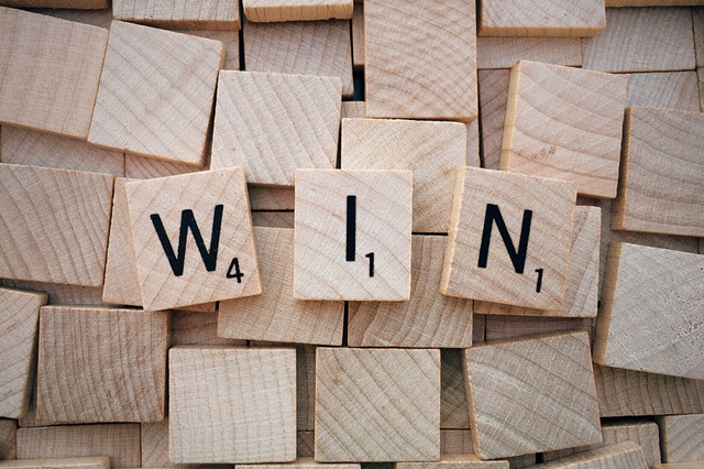 Ilustrasi kata "Win" yang artinya "Menang". Sumber foto: Pixabay