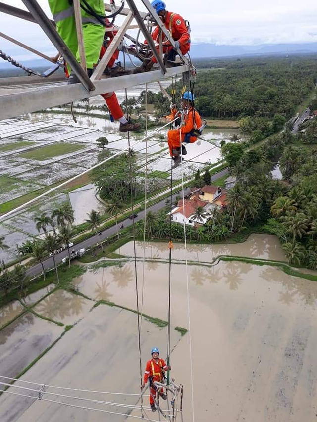 Ilustrasi petugas PLN. Foto: PLN Kalbar