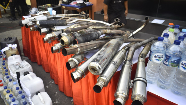 Polisi Bojonegoro Musnahkan Puluhan Knalpot Brong (257469)