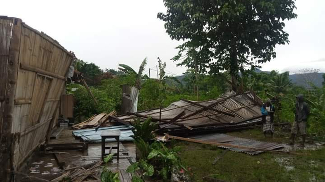 Rumah rusak akibat diterjang angin kencang di Kabupaten Nagekeo. Foto: Istimewa.