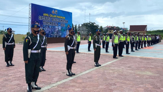 Apel gelar pasukan personel TNI Polri di Polda Sulteng, dalam rangka operasi keselamatan Tinombala 2021, Senin (12/4). Foto: Istimewa 