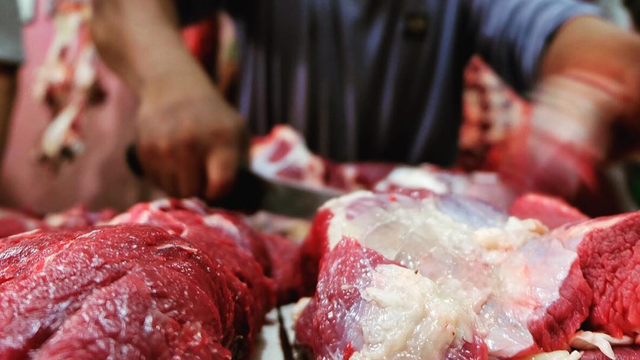 Penjualan daging. Foto: Ismail/kepripedia.com