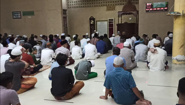 Jemaah Salat Tarawih di Masjid Agung Syuhada Bengkayang Diimbau Terapkan Prokes (555204)