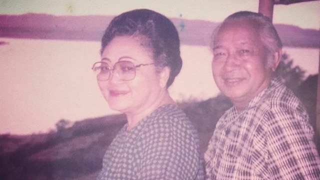 Potret kebersamaan Pak Soeharto dengan Ibu Tien (Photo: @cendana.archives)