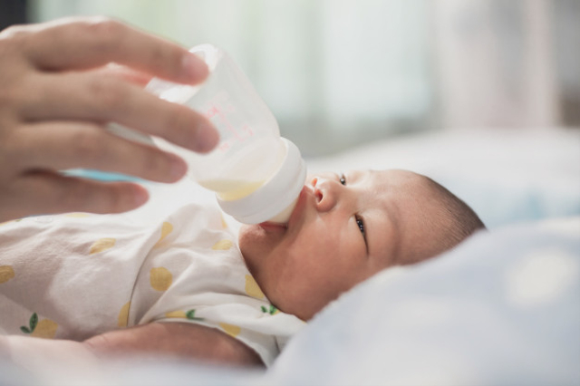 Bayi Menolak Susu Formula, Apa Penyebabnya? (1)
