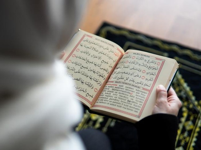Foto: Getty Images/iStockphoto/evrim ertik/ membaca Al-Quran