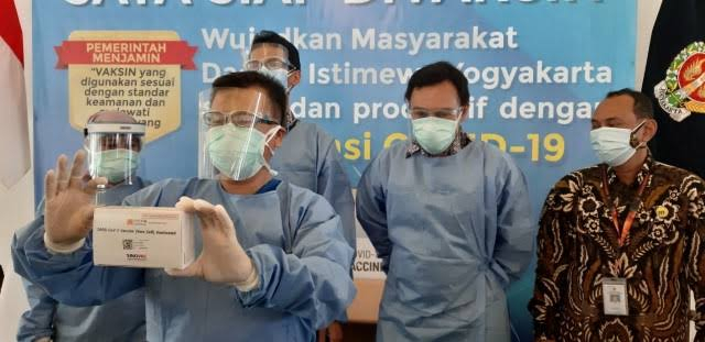 Vaksinasi COVID-19  di Yogyakarta. Foto: Tugu Jogja
