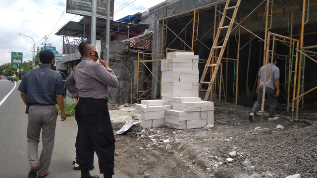 Buruh Bangunan di Sleman Tewas Tersengat Listrik Bertegangan Tinggi (218111)
