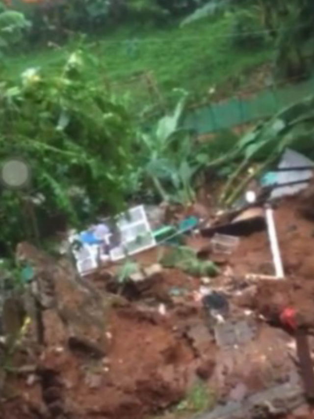  Rumah di Jalan Wadas, Pancoranmas, Depok terbawa longsor pada Selasa (13/4)  Foto: Dok. Istimewa