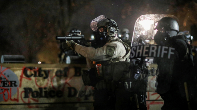 Demo penembakan pria kulit hitam di Minnesota berakhir ricuh. Foto: REUTERS/Leah Millis