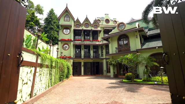 Penampakan Rumah Mewah Tasya Farasya, Ada Museum & Kamar Nyi Roro Kidul (487673)
