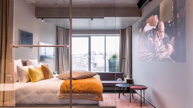 Unik! Hotel di Paris Ini Tawarkan Sensasi Menginap Sambil Nonton Bioskop (91432)