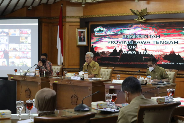 Rapat Penanganan COVID-19 Jawa Tengah dan Pelarangan Mudik nang ruang rapat gedung A kantor Pemprov Jateng, dina Senén (12/4/2021). (Foto: Humas Pemprov Jateng)