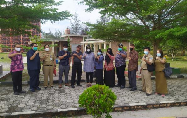 Anggota Komisi I DPRD Babel mengunjungi titik pemasangan hotspot di daerah Terentang, Kabupaten Bangka Tengah.