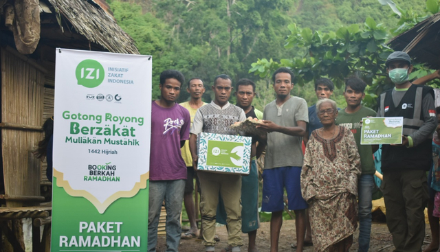 IZI Sulteng Salurkan Paket Ramadhan ke Desa Powelua