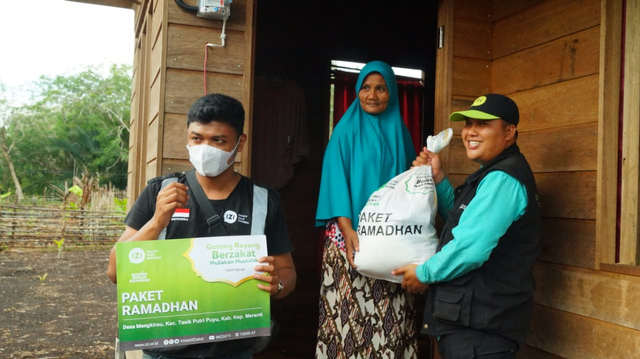 IZI Riau Salurkan Paket Ramadhan hingga ke Pelosok Meranti