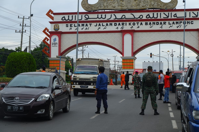 Pengawasan pendatang di perbatasan Bandar Lampung | Foto : Sidik Aryono/Lampung Geh