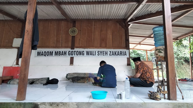 Makam Wali Gotong atau Syeh Zakaria, di Desa Tinawun, Kecamatan Malo, Kabupaten Bojonegoro, Jawa Timur. (foto: dan/beritabojonegoro)
