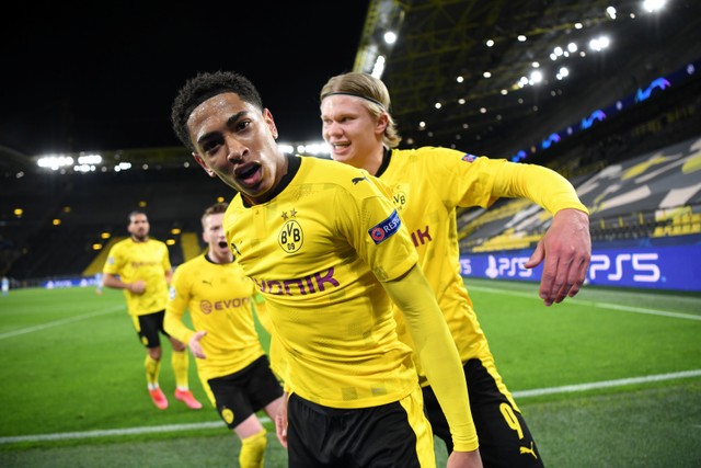 Selebrasi pemain Borussia Dortmund usai mencetak gol ke gawang Manchester City pada pertandingan leg kedua perempat final Liga Champions di Signal Iduna Park, Dortmund, Jerman. Foto: Ina Fassbender/Pool/REUTERS