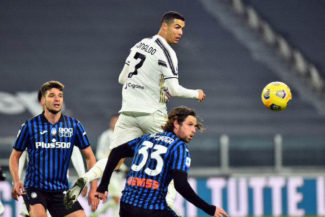 Robin Gosens Akhirnya Dapat Jersey Cristiano Ronaldo (189842)