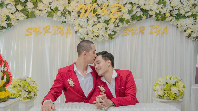 Pasangan gay Thailand yang terima hujatan dari netizen Indonesia. Dok. Facebook
