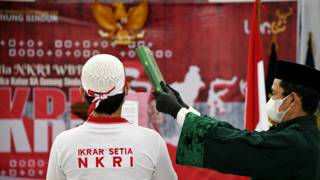 34 Napi Terorisme di Lapas Gunung Sindur Cium Merah Putih, Ikrar Setia pada NKRI (122560)
