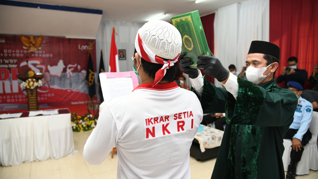 34 Napi Terorisme di Lapas Gunung Sindur Cium Merah Putih, Ikrar Setia pada NKRI (122563)